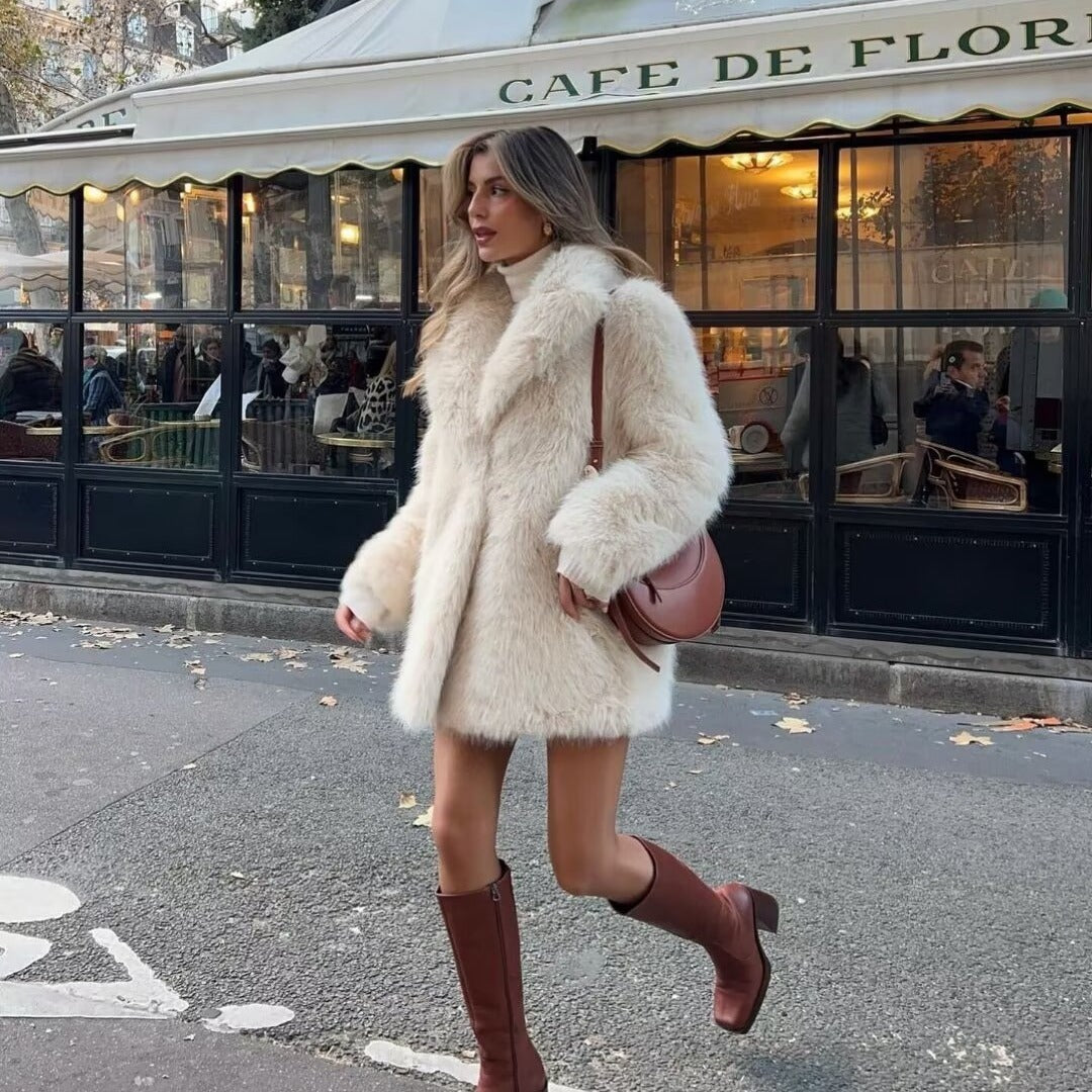 Manteau Long en Fausse Fourrure Blanche – Tendance Chic
