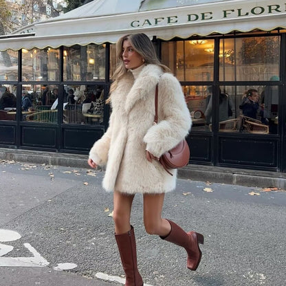 Manteau Long en Fausse Fourrure Blanche – Tendance Chic