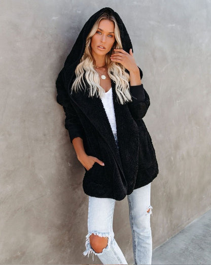 Veste Douce à Capuche Noire en Fausse Fourrure Peluche